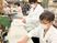 薬剤を確認する職員の様子  