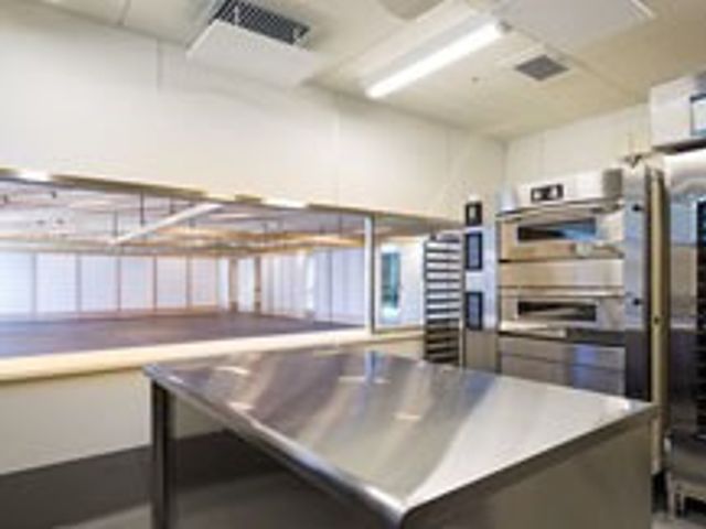 広々としたキッチン キッチン 広々としたスペースで、作業しやすいキッチンです。利用者に向けた設備が整っています。