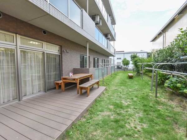 庭付き施設の屋外エリア