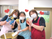 笑顔で料理する人々 施設