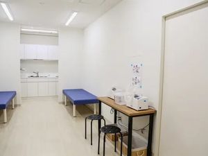 明るい機能訓練室  