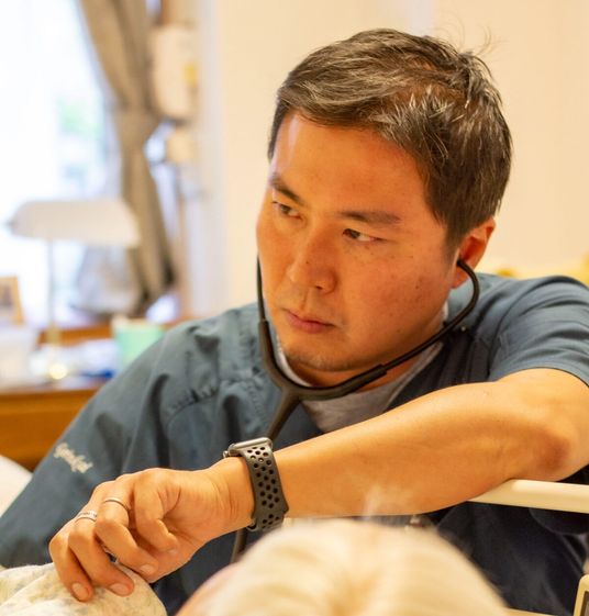 介護スタッフの仕事風景