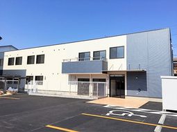 新築された建物の外観