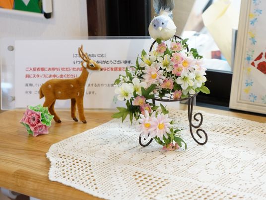 花と装飾の飾り台