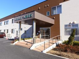 清潔感のある建物エントランス