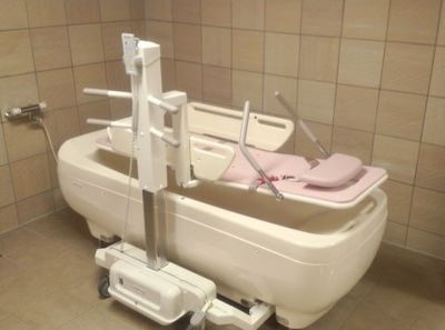 バリアフリー設計の浴室