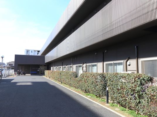 施設の外観とエントランス