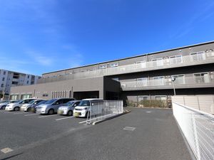 広々とした外観の建物