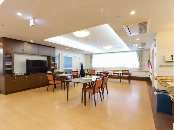 明るい共有ダイニング