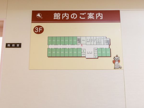 案内看板と猫のイラスト