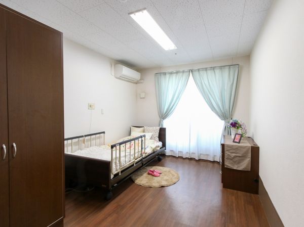 明るい居室の一角