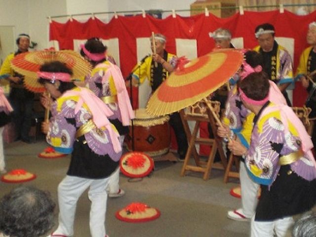 イベント風景多目的室 イベント 和やかな雰囲気の中で開催されるイベントをご覧いただけます。来訪者との交流も活発な、心温まる空間です。