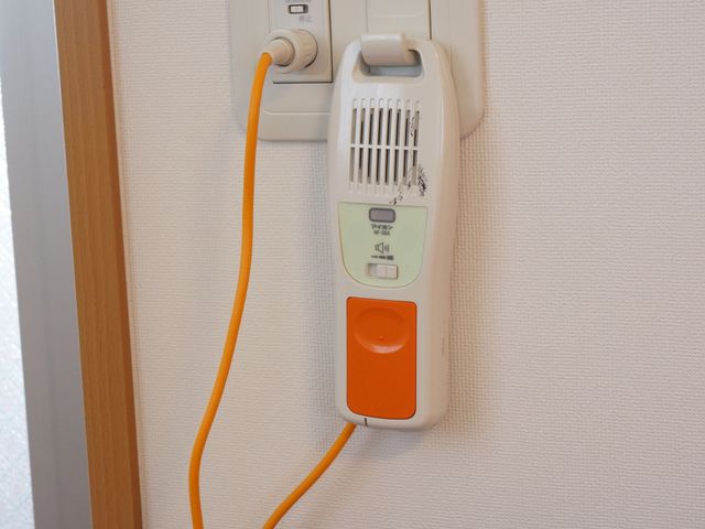 緊急コール装置のアップ ナースコール 常に安心を提供する設備が完備されており、手元で簡単にスタッフを呼び出せます。