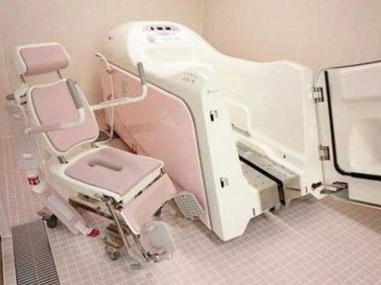 機能的な介護用浴槽