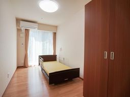 シンプルな個室の様子
