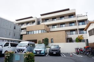 現代的な建物の外観