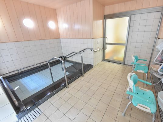 バリアフリーの浴室設備