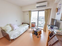 ゆとりある居室の風景