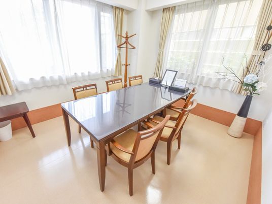 共用ラウンジの角部屋
