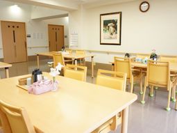 明るい食堂の様子