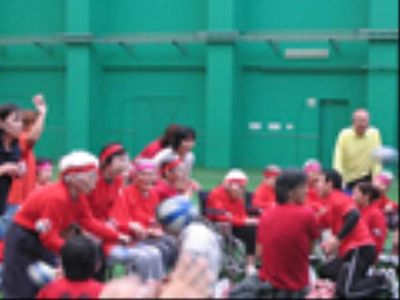 イベントを楽しむ人々