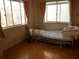 明るい居室の一角