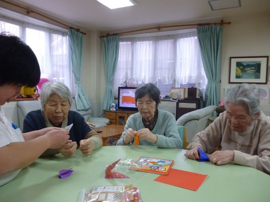 多目的室での手工芸活動