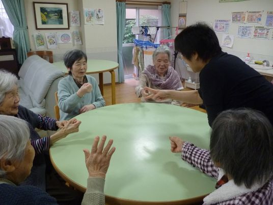 活気ある集いの様子