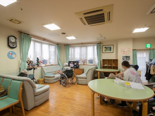 共有リビングの日常風景