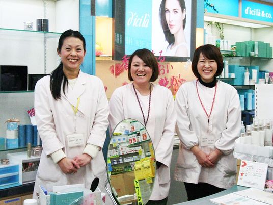 美容室のスタッフ3人  