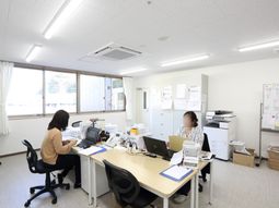 明るいオフィス風景