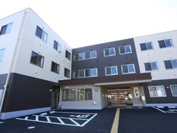 モダンな建物のエントランス