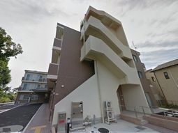 現代的な建物の外観