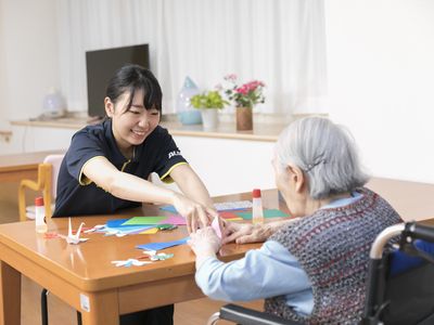 スタッフと利用者の工作活動