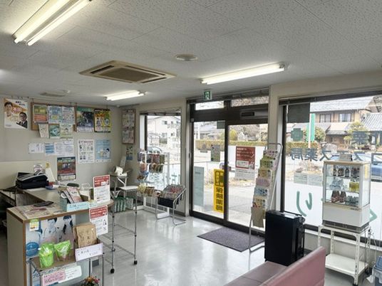 明るい受付ロビー  