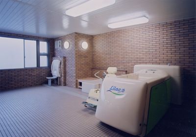 清潔感ある広々とした浴室