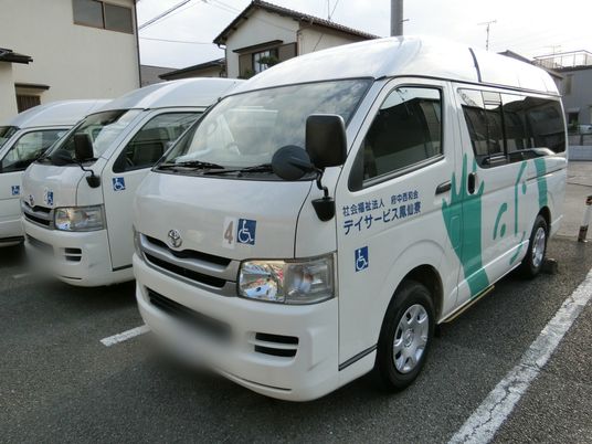 車椅子対応の送迎バス