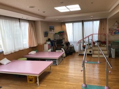 機能訓練室の明るい場所