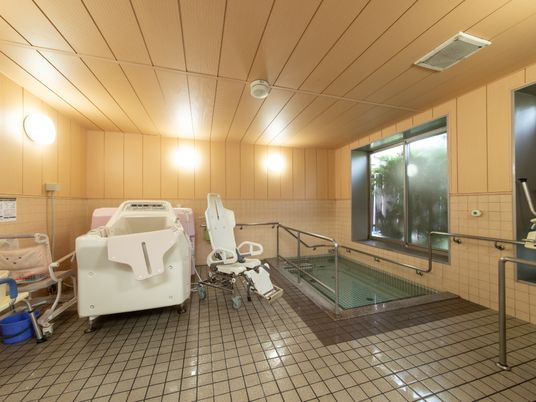 ケア用浴室設備