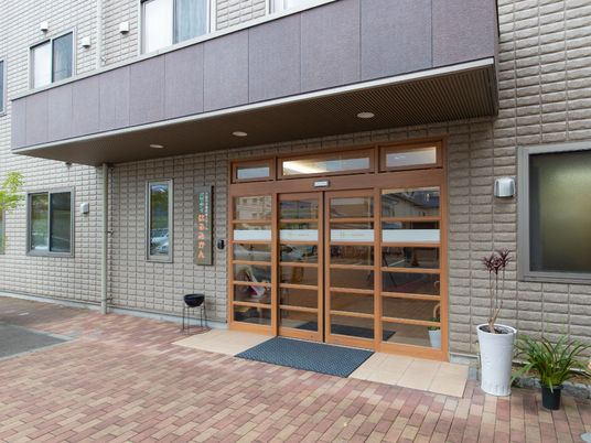 明るく開放的なエントランス