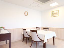 清潔感あるダイニングテーブル