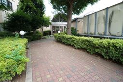 緑あふれるエントランス