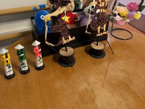 飾り物のあるテーブル  
