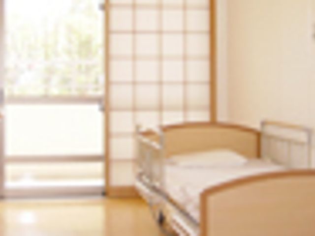 落ち着いた雰囲気の居室 居室 ゆったりとした空間の個室です。窓辺の明るさと和やかさを感じさせる造りとなっています。