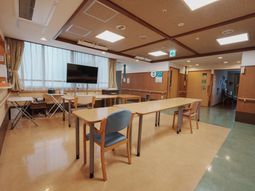 自然光が入る広間