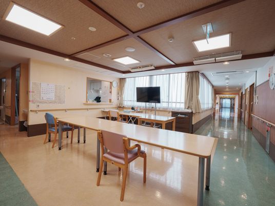 自然光が入る廊下