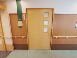 手すり付きの廊下