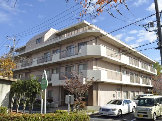 四階建ての建物外観