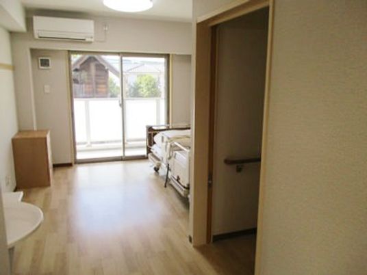 自然光が差し込む居室