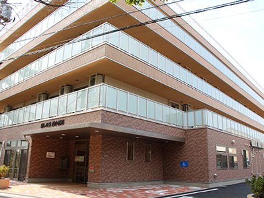 車椅子マークの建物外観